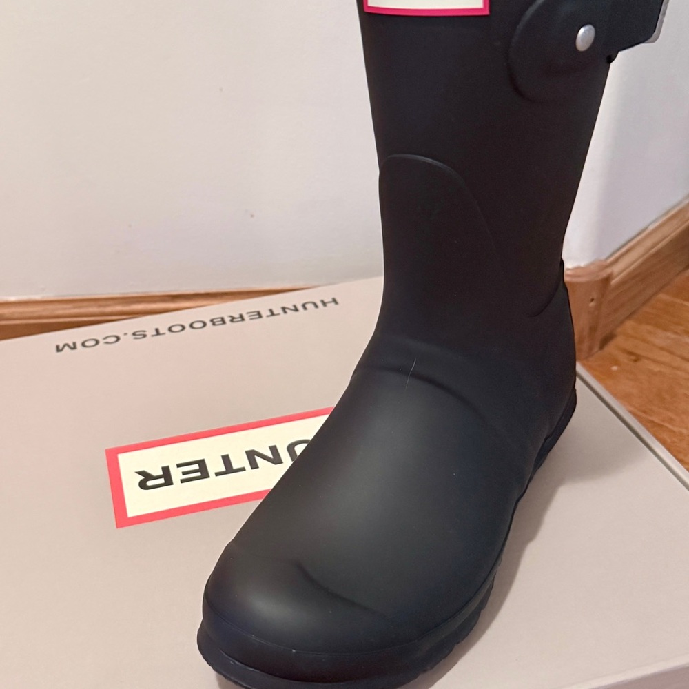 Hunter Women's Black Short Rain Boots - Picture 3 of 4